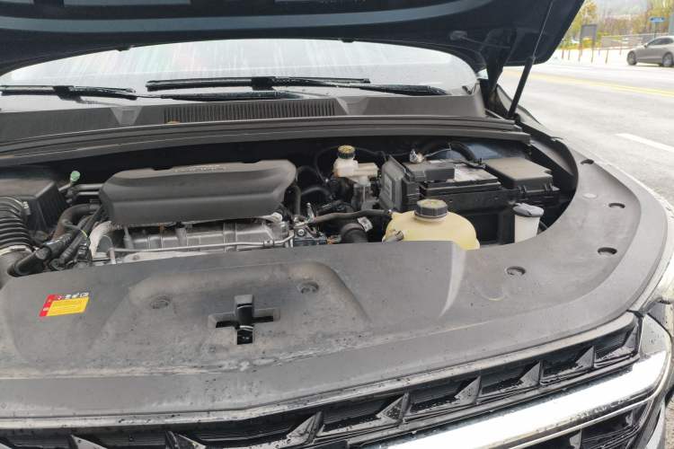 Used Wuling Victory 2022 1.5T Manual Elite Edition Engine Bay Left