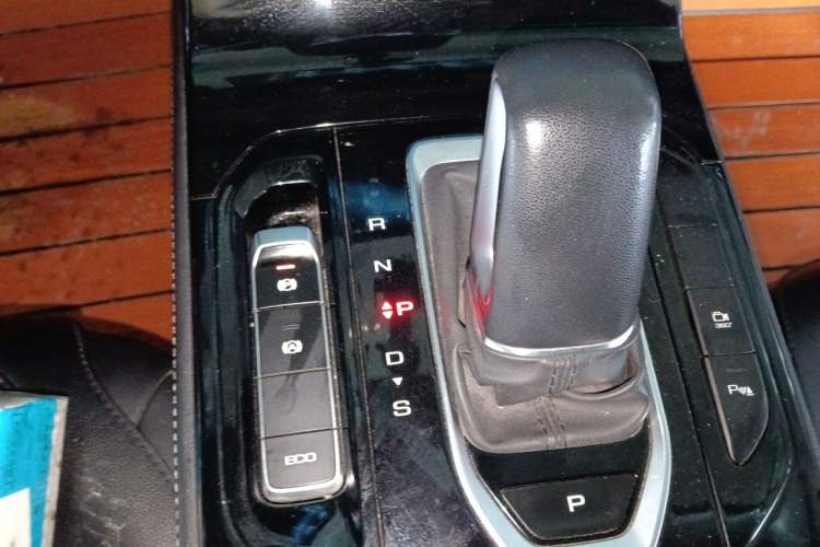Used Wuling Victory 2022 280T 1.5T CVT Flagship Edition Gear Lever