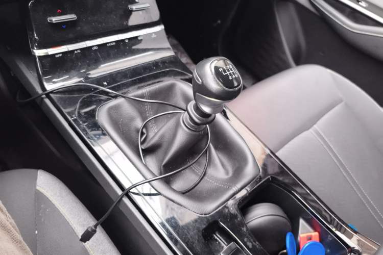 Used Wuling Victory 2022 1.5T Manual Elite Edition Gear Lever