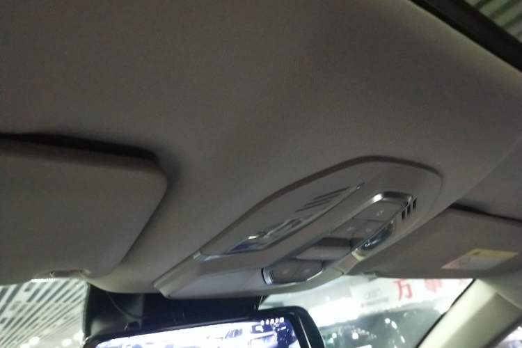 Used Wuling Victory 2022 280T 1.5T CVT Flagship Edition Headliner