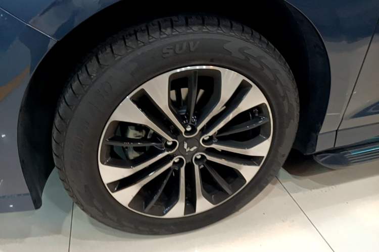 Used Wuling Victory 2022 Revised Version 280T 1.5T CVT Flagship Edition Left Front Wheel Hub