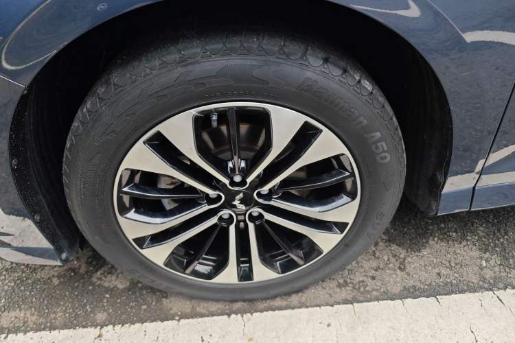 Used Wuling Victory 2022 280T 1.5T CVT Flagship Edition Left Front Wheel Hub