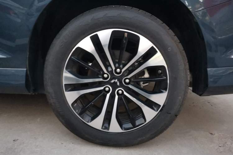 Used Wuling Victory 2022 280T 1.5T CVT Flagship Edition Left Rear Wheel Hub