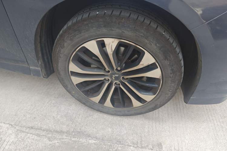 Used Wuling Victory 2022 1.5T CVT Flagship Edition Right Front Wheel Hub
