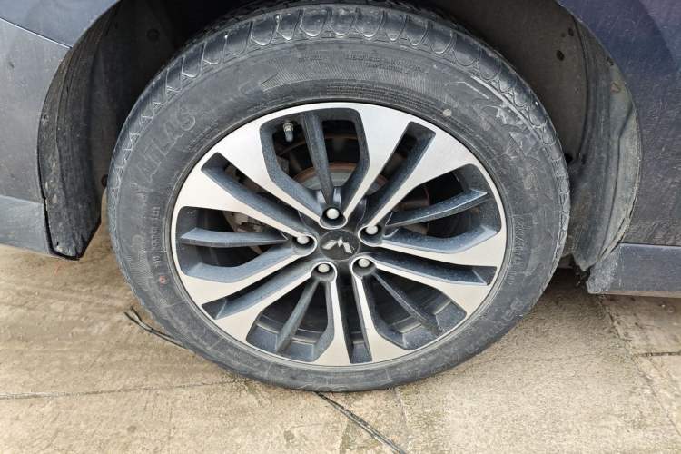 Used Wuling Victory 2022 1.5T CVT Flagship Edition Right Rear Wheel Hub