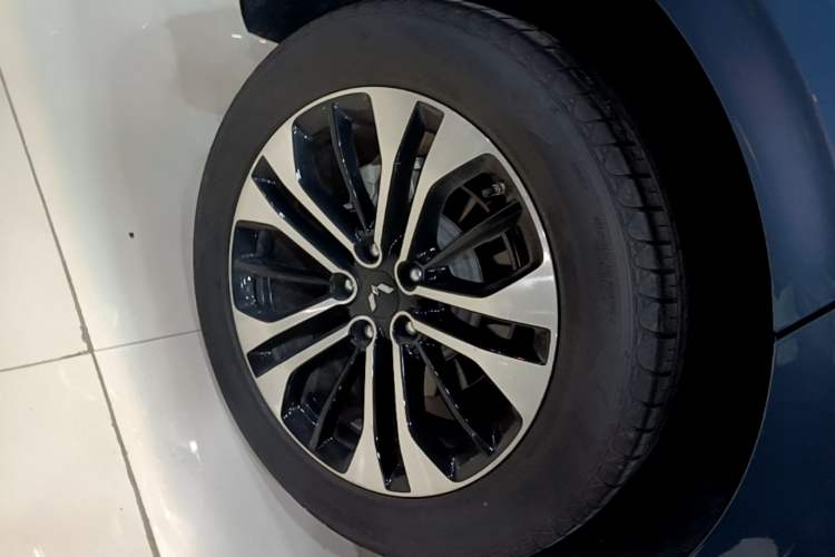 Used Wuling Victory 2022 Revised Version 280T 1.5T CVT Flagship Edition Right Rear Wheel Hub