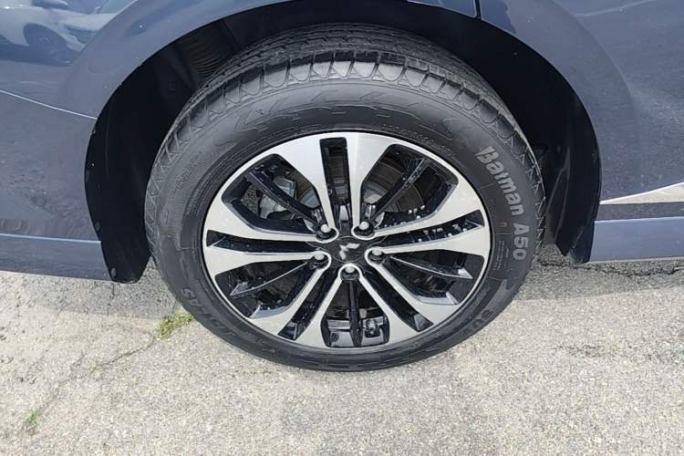 Used Wuling Victory 2022 280T 1.5T CVT Flagship Edition Right Rear Wheel Hub