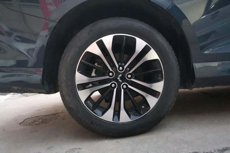 Used Wuling Victory 2022 280T 1.5T CVT Flagship Edition Right Rear Wheel Hub