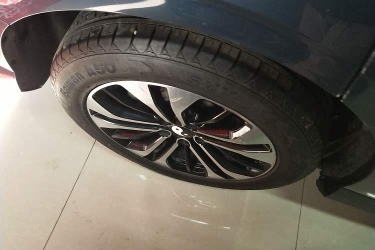 Used Wuling Victory 2022 280T 1.5T CVT Flagship Edition Right Rear Wheel Hub