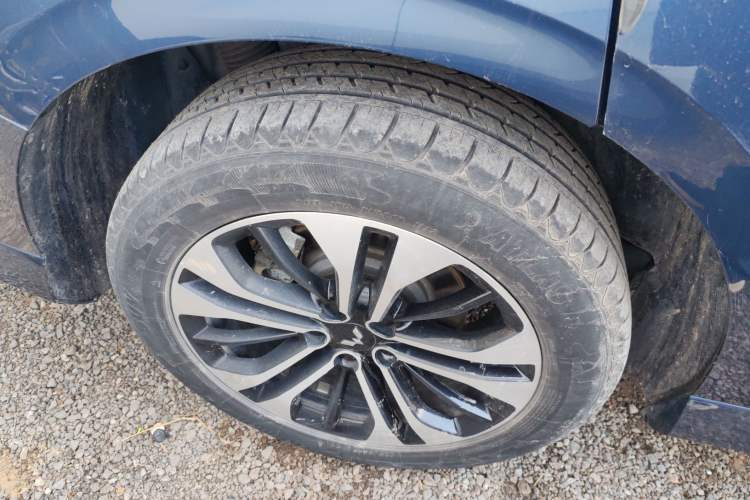 Used Wuling Victory 2022 280T 1.5T CVT Flagship Edition Right Rear Wheel Hub