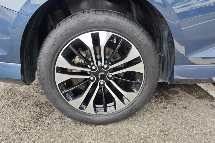 Used Wuling Victory 2022 280T 1.5T CVT Flagship Edition Right Rear Wheel Hub