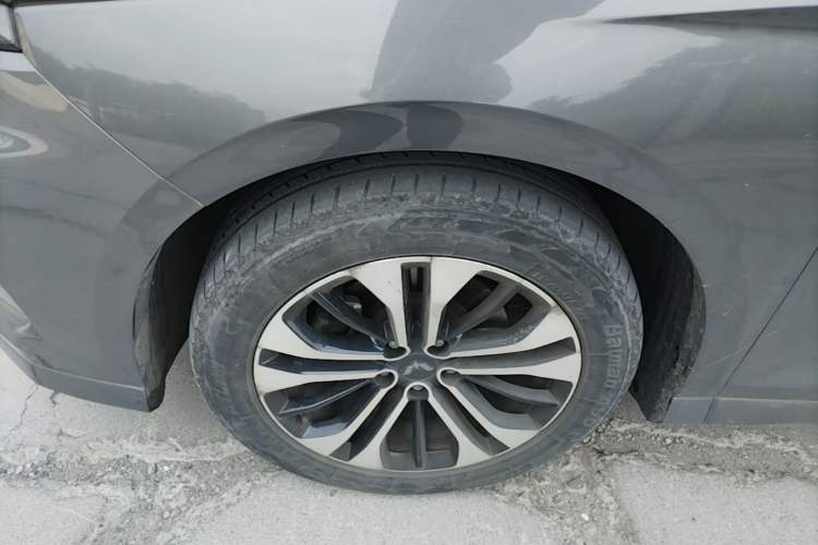 Used Wuling Victory 2022 280T 1.5T CVT Flagship Edition Left Front Wheel Hub