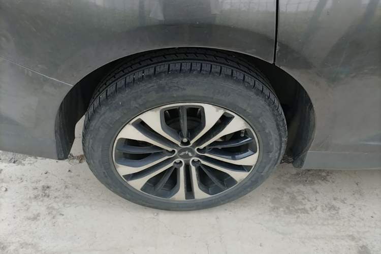 Used Wuling Victory 2022 280T 1.5T CVT Flagship Edition Right Rear Wheel Hub