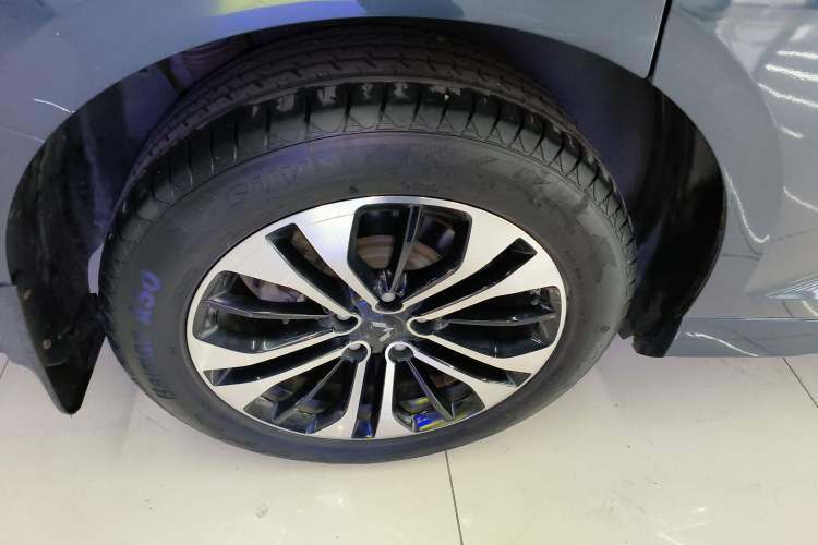 Used Wuling Victory 2022 280T 1.5T CVT Flagship Edition Right Rear Wheel Hub