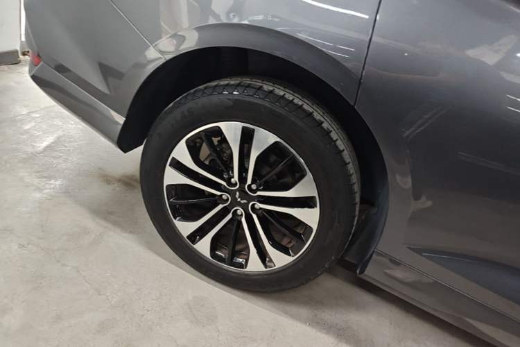 Used Wuling Victory 2022 280T 1.5T CVT Flagship Edition Right Rear Wheel Hub