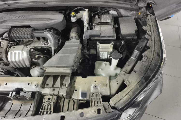 Used Wuling Victory 2022 280T 1.5T CVT Flagship Edition Engine Bay Left