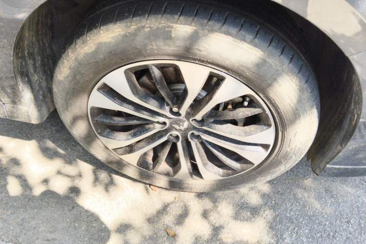 Used Wuling Victory 2022 1.5T CVT Flagship Edition Right Front Wheel Hub