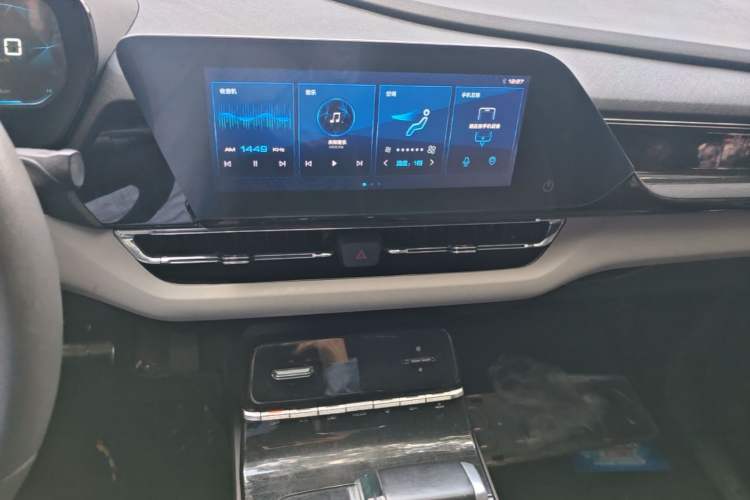 Used Wuling Victory 2022 1.5T CVT Elite Version Audio And AC Panel