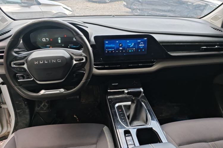 Used Wuling Victory 2022 1.5T CVT Elite Version Center Console