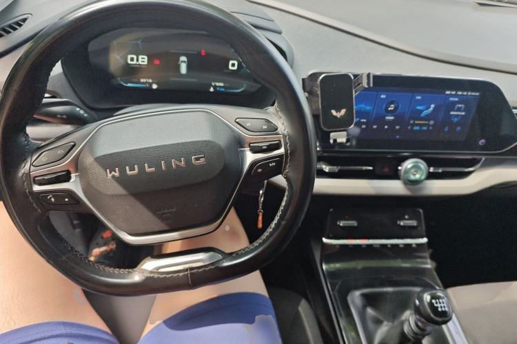 Used Wuling Victory 2022 1.5T Manual Elite Edition Center Console