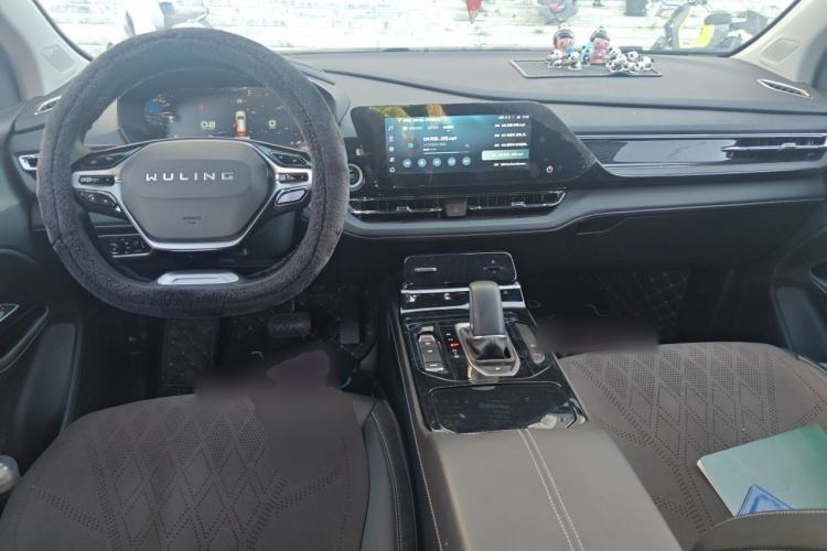 Used Wuling Victory 2022 Revised Version 280T 1.5T CVT Flagship Edition Center Console