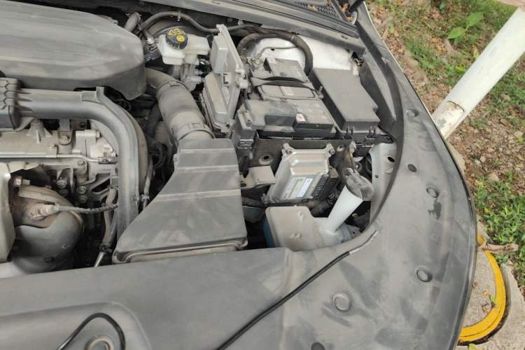 Used Wuling Victory 2022 280T 1.5T CVT Flagship Edition Engine Bay Left