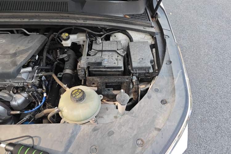 Used Wuling Victory 2022 1.5T Manual Elite Edition Engine Bay Left