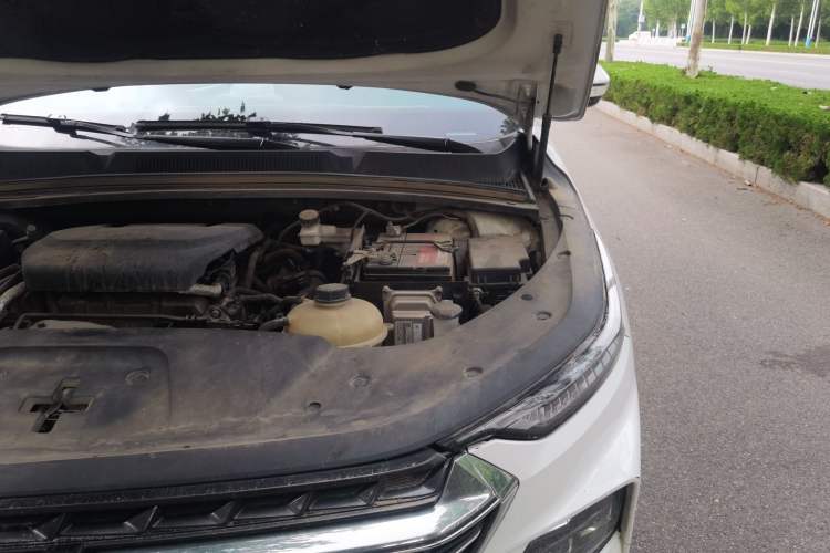 Used Wuling Victory 2022 1.5T CVT Prestige Model Engine Bay Left