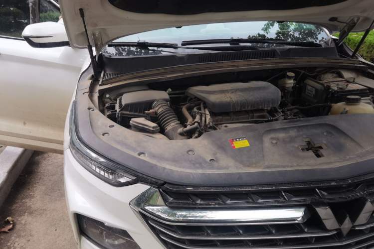 Used Wuling Victory 2022 1.5T CVT Prestige Model Engine Bay Right