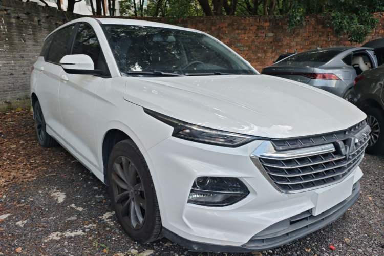 Used Wuling Victory 2022 1.5T CVT Elite Version Front Right 45 Deg