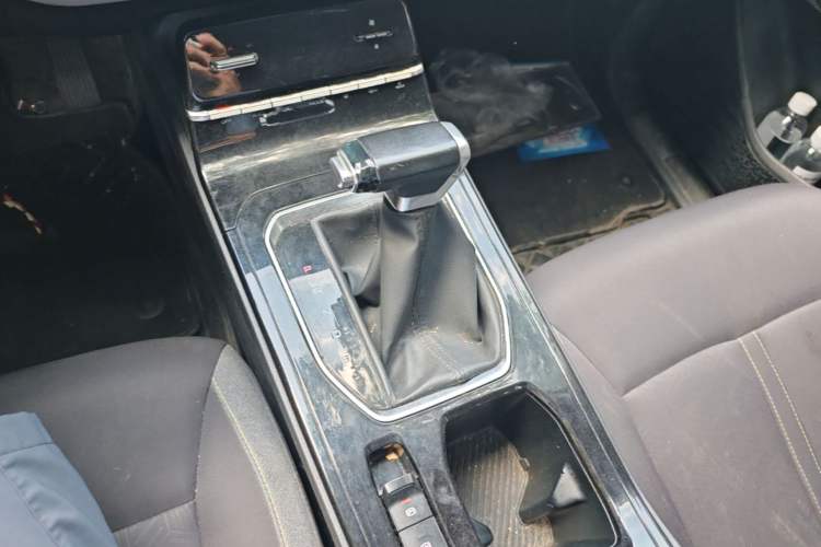 Used Wuling Victory 2022 1.5T CVT Elite Version Gear Lever