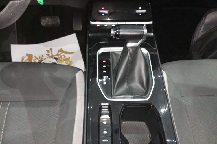 Used Wuling Victory 2022 1.5T CVT Elite Version Gear Lever