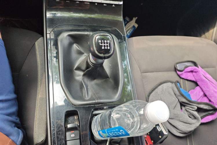 Used Wuling Victory 2022 1.5T Manual Elite Edition Gear Lever