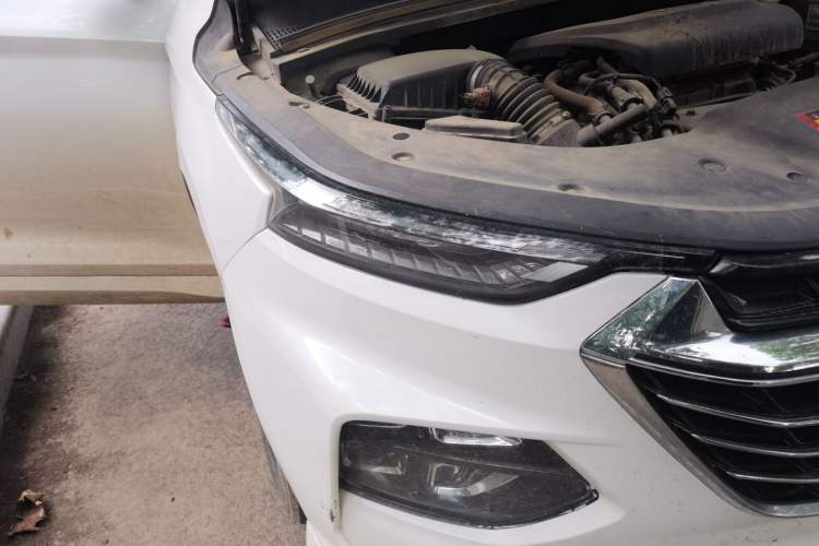 Used Wuling Victory 2022 1.5T CVT Prestige Model Right Front Headlight