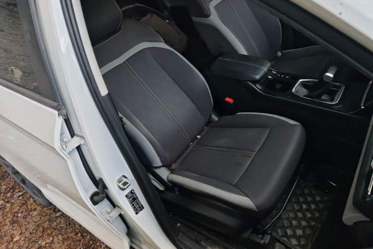 Used Wuling Victory 2022 1.5T CVT Elite Version Right Front Seat