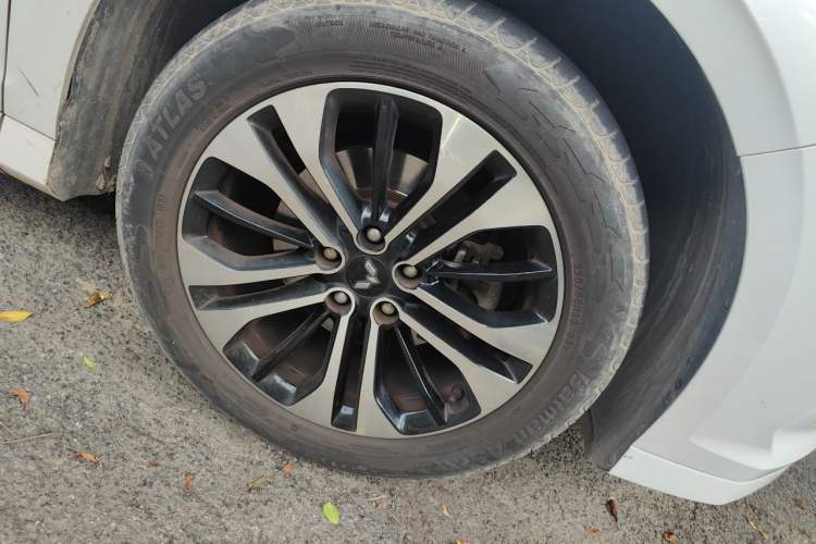 Used Wuling Victory 2022 280T 1.5T CVT Flagship Edition Right Front Wheel Hub