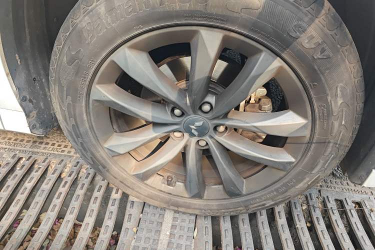 Used Wuling Victory 2022 1.5T Manual Elite Edition Right Front Wheel Hub