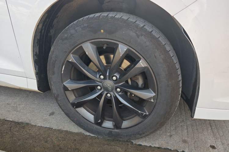 Used Wuling Victory 2022 1.5T Manual Elite Edition Right Front Wheel Hub