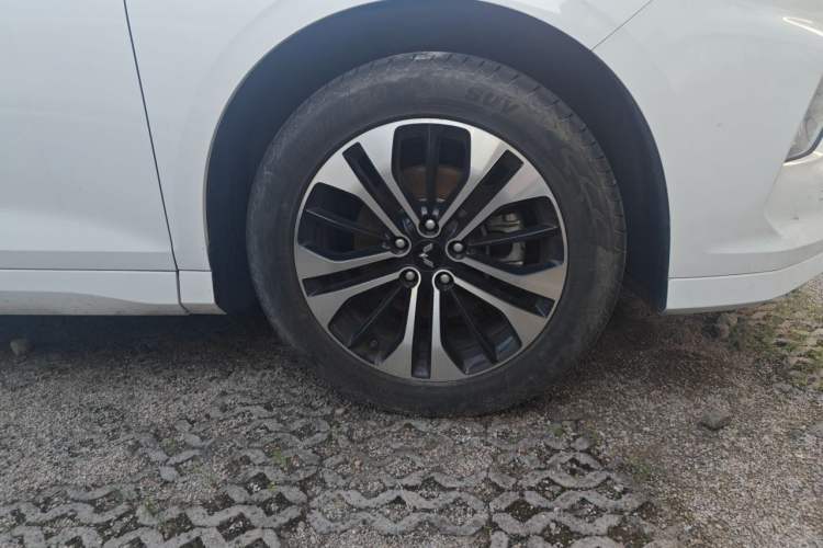 Used Wuling Victory 2022 Revised Version 280T 1.5T CVT Flagship Edition Right Front Wheel Hub