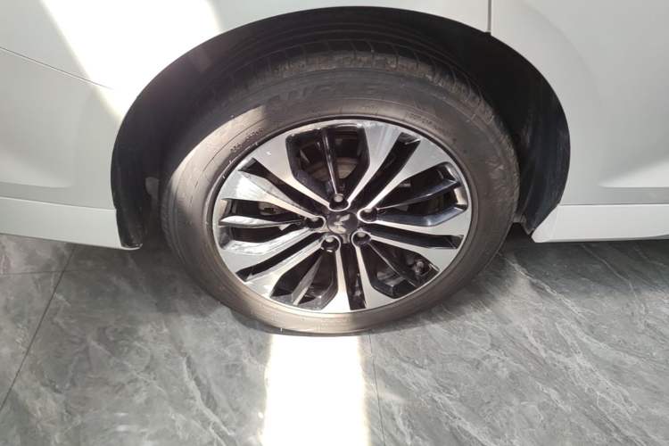 Used Wuling Victory 2022 280T 1.5T CVT Flagship Edition Right Rear Wheel Hub