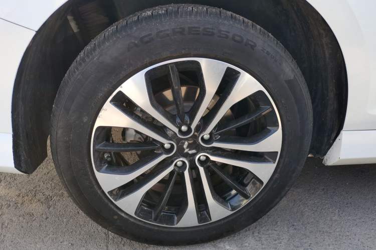Used Wuling Victory 2022 280T 1.5T CVT Flagship Edition Right Rear Wheel Hub