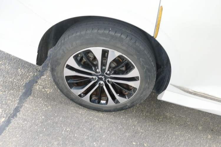 Used Wuling Victory 2022 280T 1.5T CVT Flagship Edition Right Rear Wheel Hub