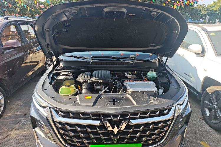 Used Wuling Victory 2023 2.0L DHT Luxury Edition Engine Bay