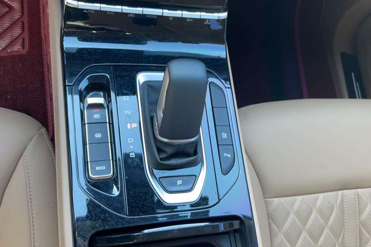 Used Wuling Victory 2023 2.0L DHT Luxury Edition Gear Lever