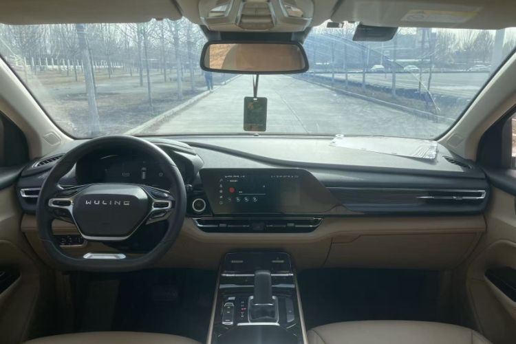 Used Wuling Victory 2023 2.0L DHT Deluxe Edition Interior 1