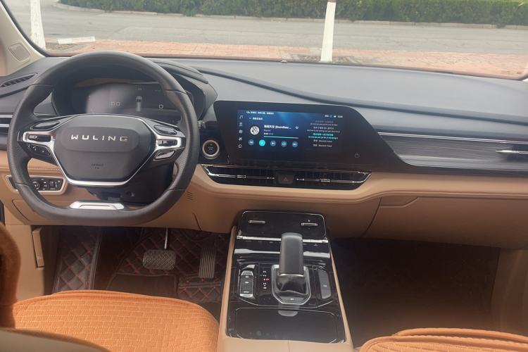 Used Wuling Victory 2023 2.0L DHT Deluxe Edition Interior 3