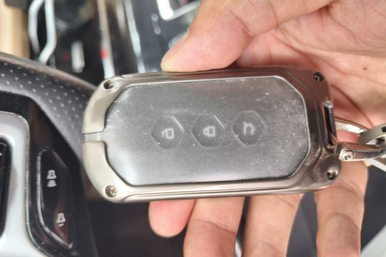 Used Wuling Victory 2023 2.0L DHT Luxury Edition Vehicle Key