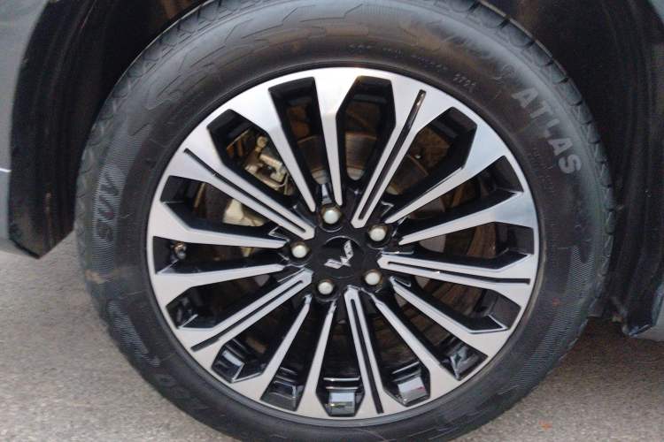 Used Wuling Victory 2023 280T CVT Excellence Model Right Rear Wheel Hub