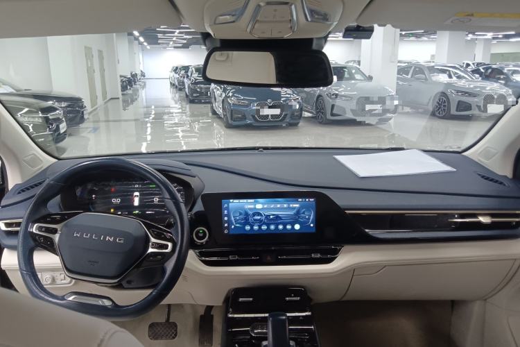 Used Wuling Victory 2023 2.0L DHT Luxury Edition Center Console