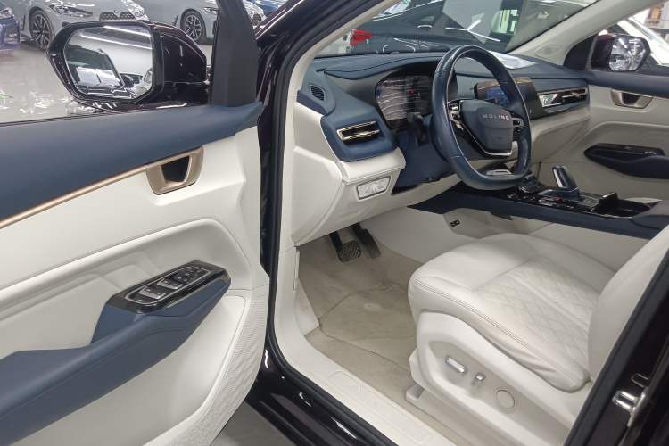 Used Wuling Victory 2023 2.0L DHT Luxury Edition Driver Seat